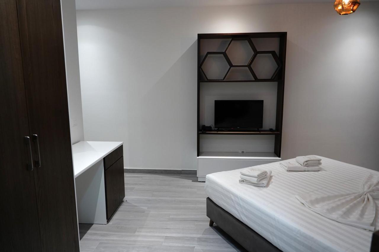 The Honeycomb Boutique Hotel Golem  Bagian luar foto