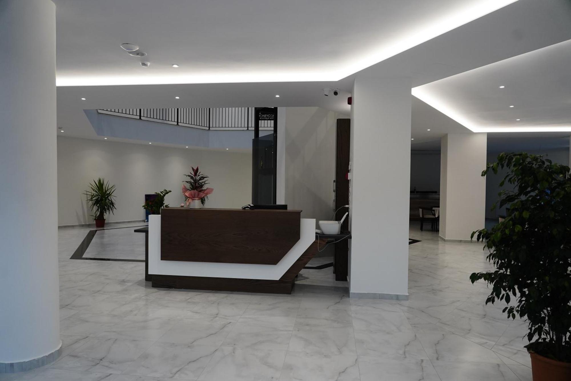 The Honeycomb Boutique Hotel Golem  Bagian luar foto