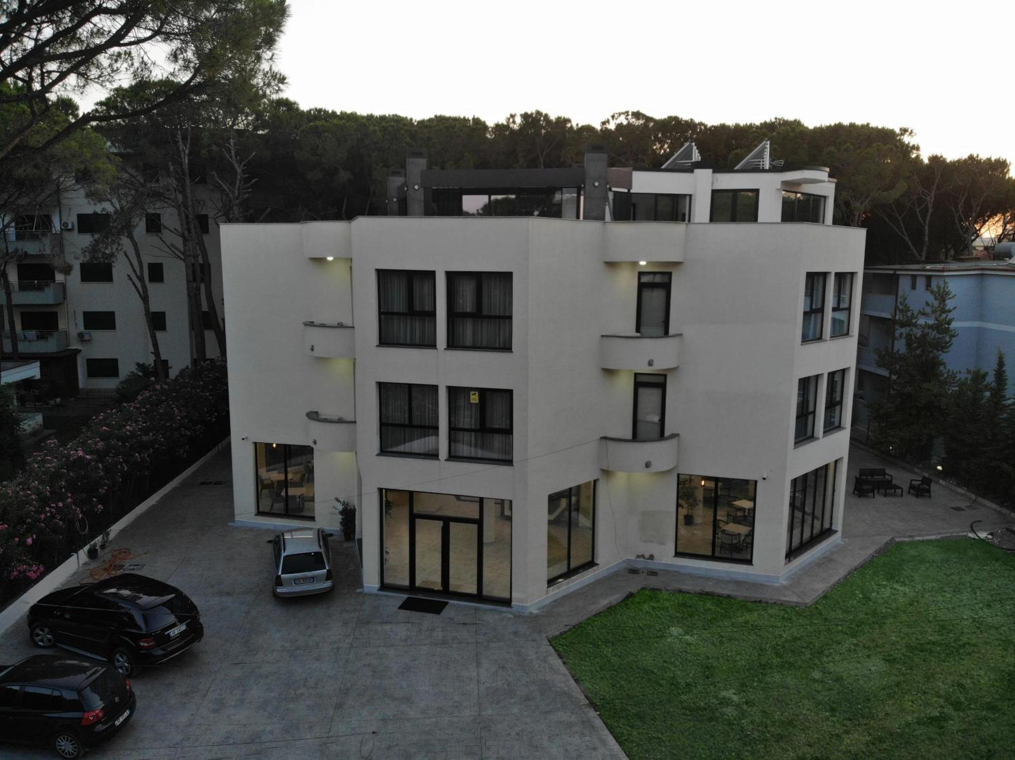 The Honeycomb Boutique Hotel Golem  Bagian luar foto