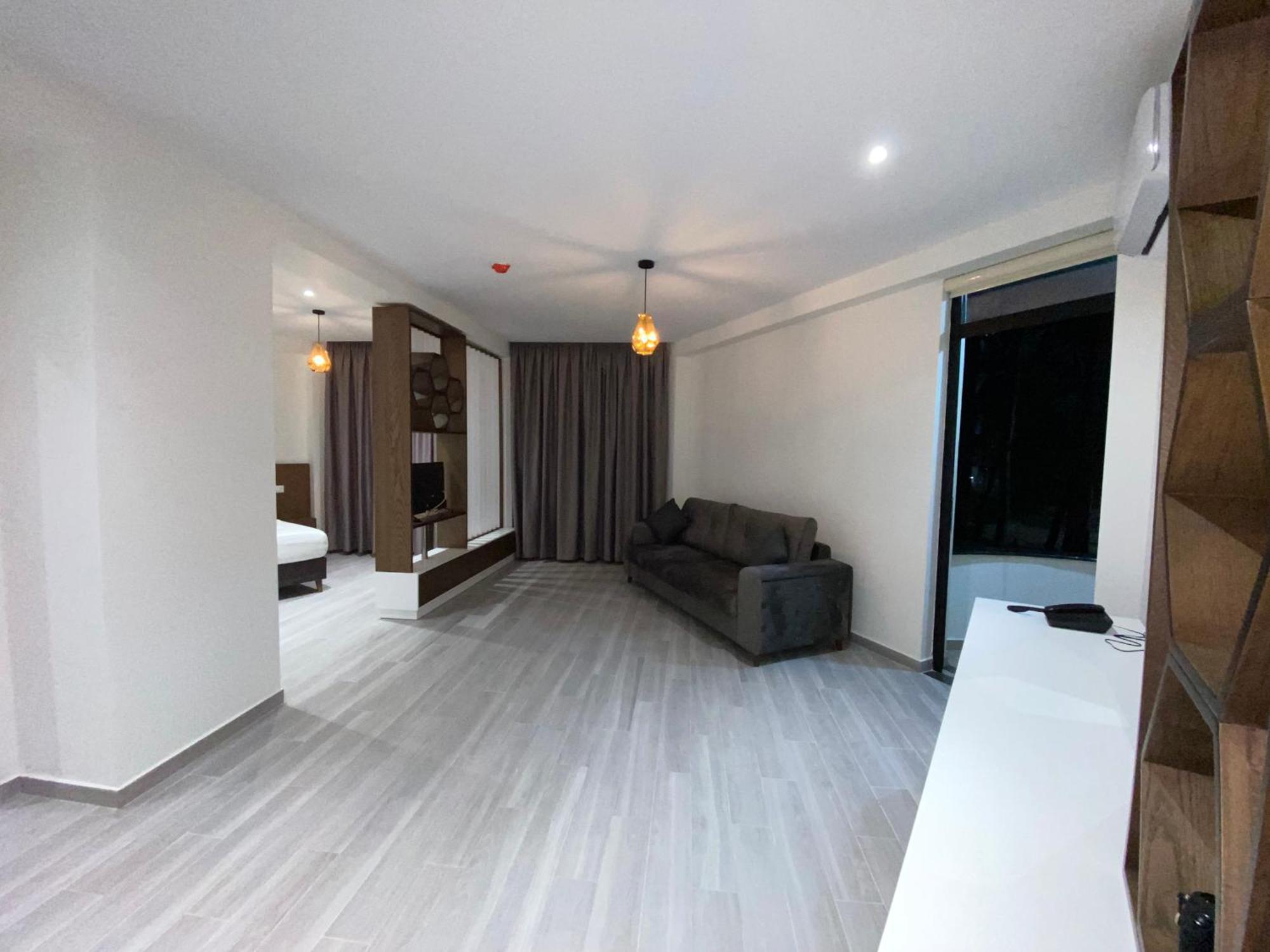 The Honeycomb Boutique Hotel Golem  Bagian luar foto