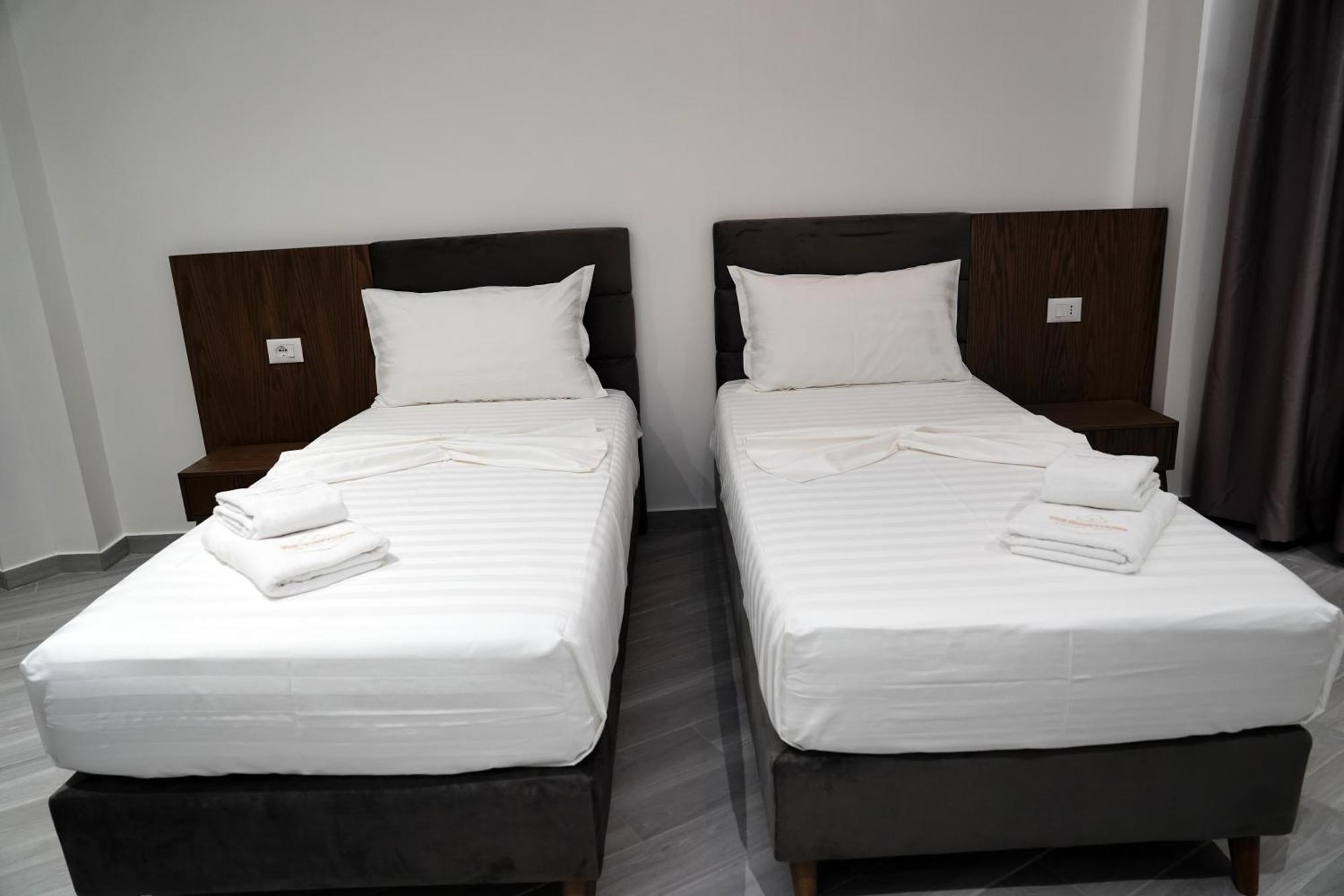 The Honeycomb Boutique Hotel Golem  Bagian luar foto