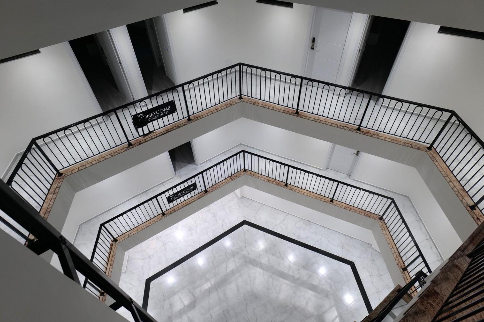 The Honeycomb Boutique Hotel Golem  Bagian luar foto