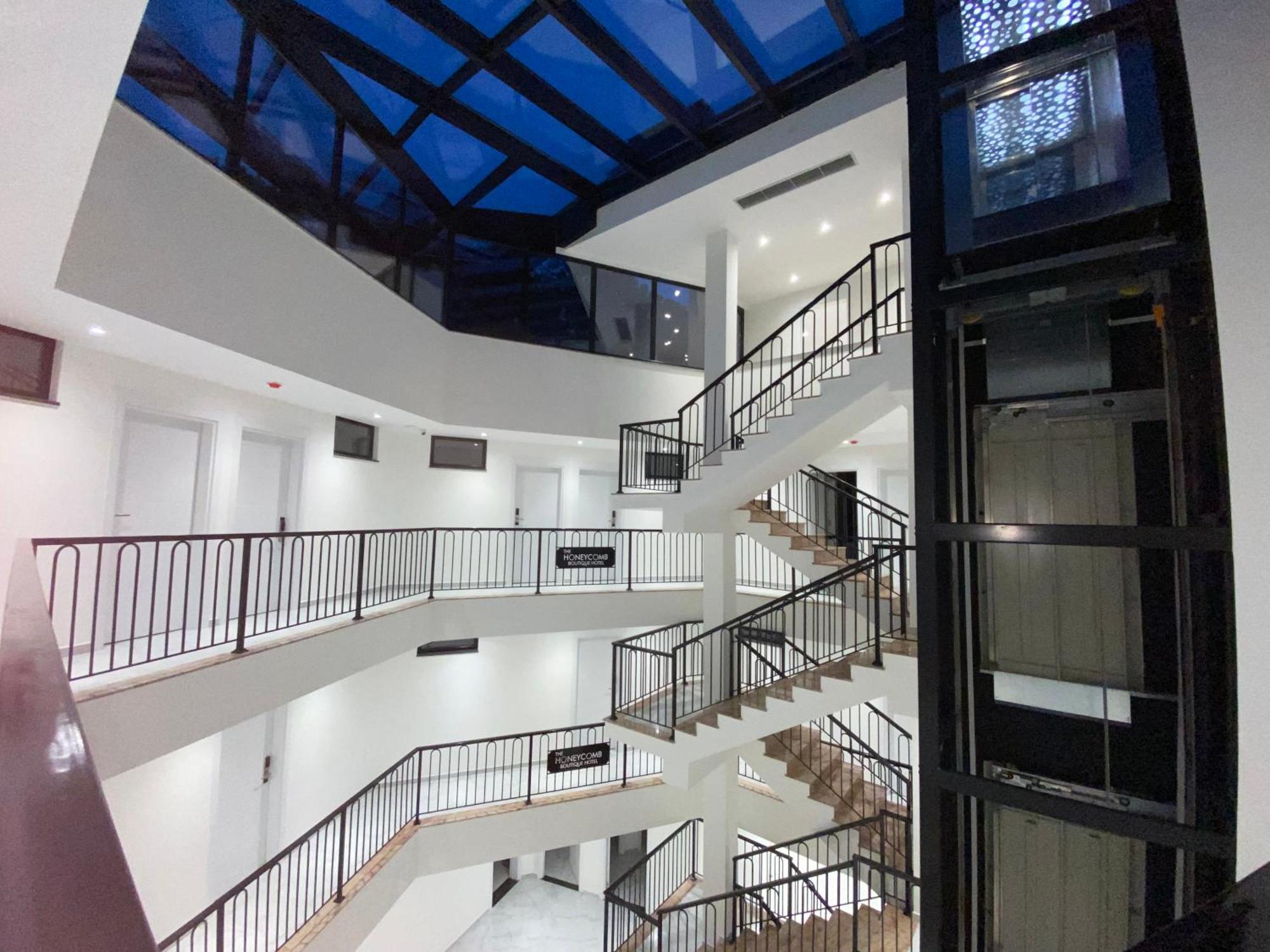 The Honeycomb Boutique Hotel Golem  Bagian luar foto