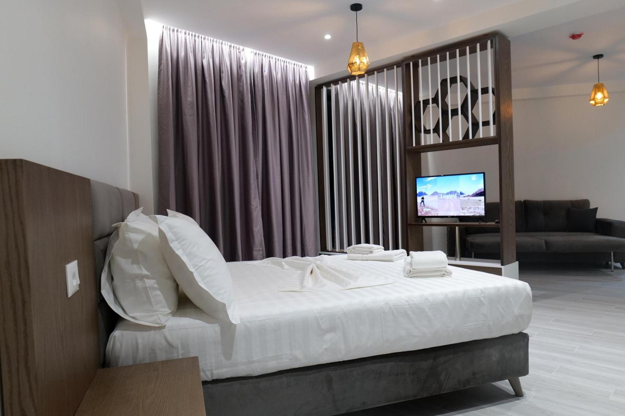The Honeycomb Boutique Hotel Golem  Bagian luar foto