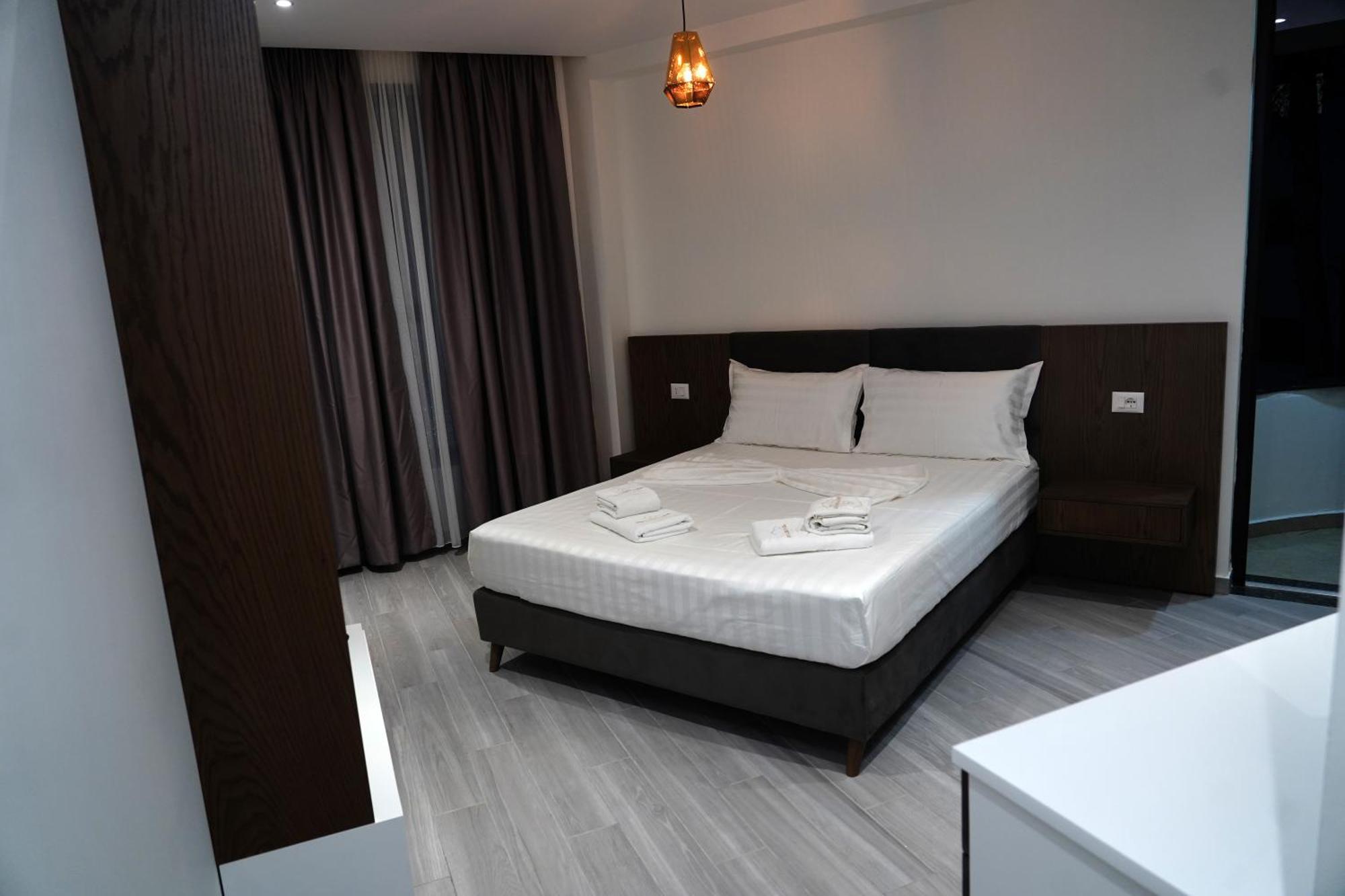 The Honeycomb Boutique Hotel Golem  Bagian luar foto