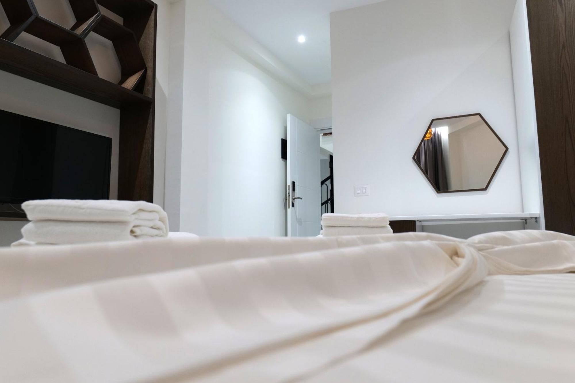 The Honeycomb Boutique Hotel Golem  Bagian luar foto