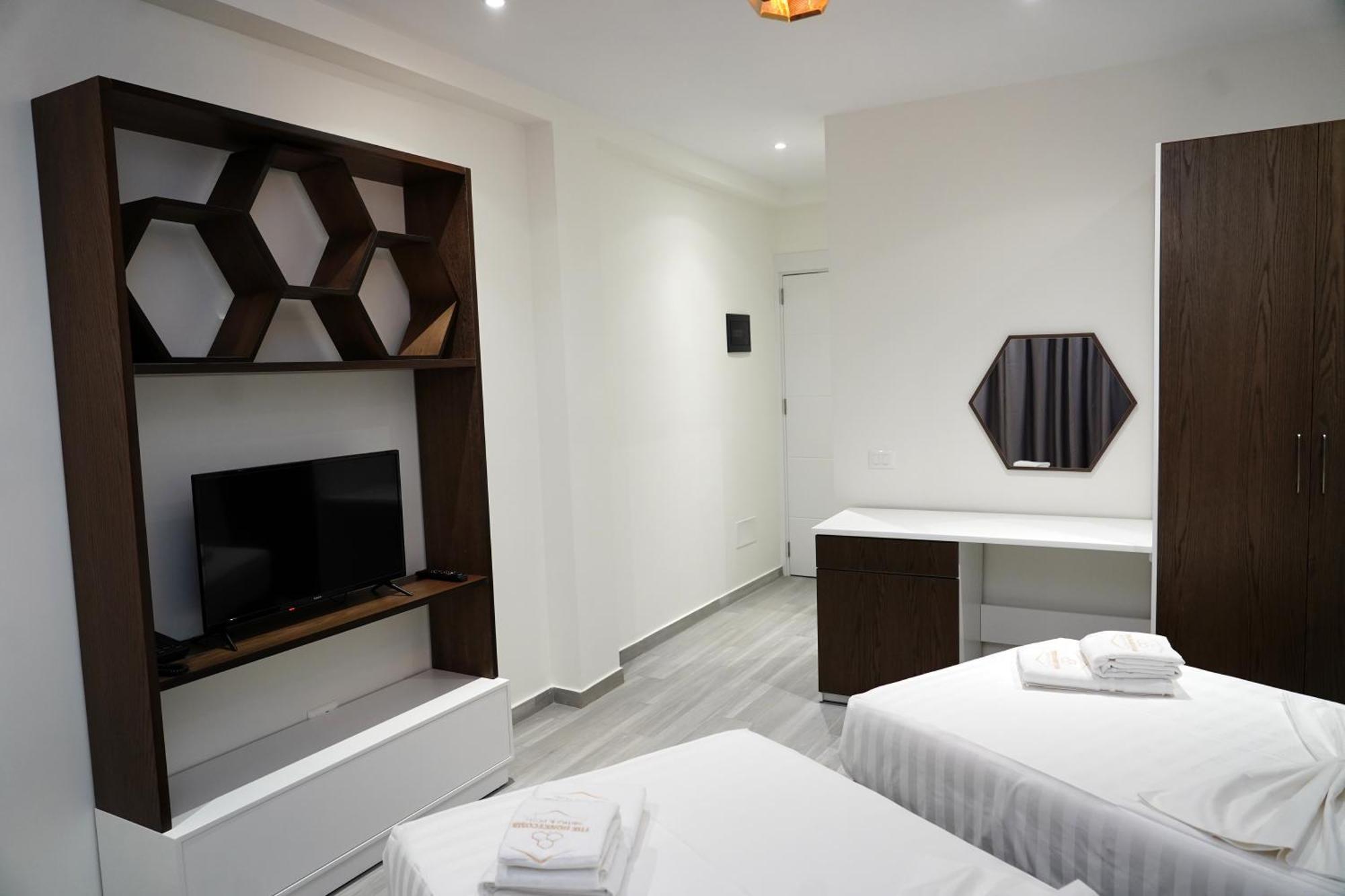The Honeycomb Boutique Hotel Golem  Bagian luar foto
