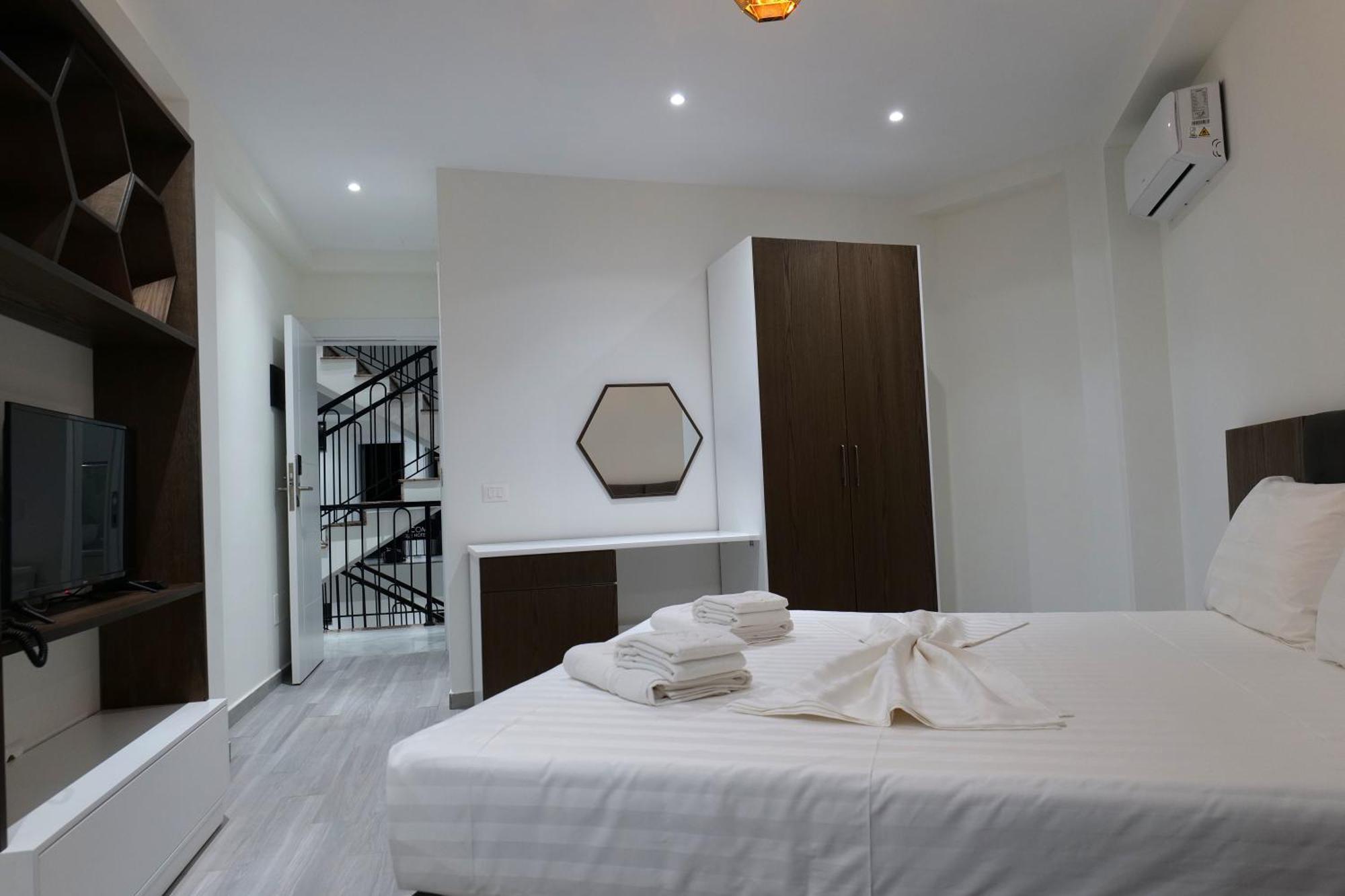 The Honeycomb Boutique Hotel Golem  Bagian luar foto